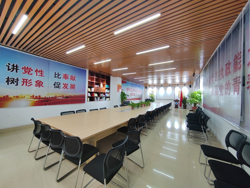 智能工程学院党员活动室（图1）