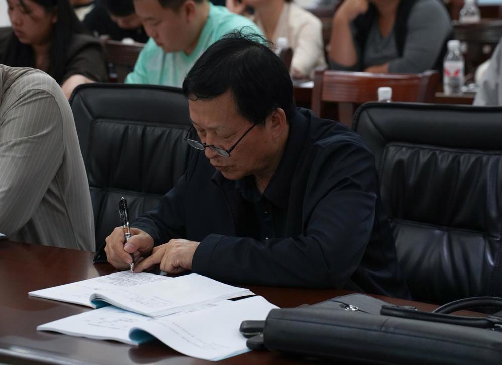 培训人员认真听讲