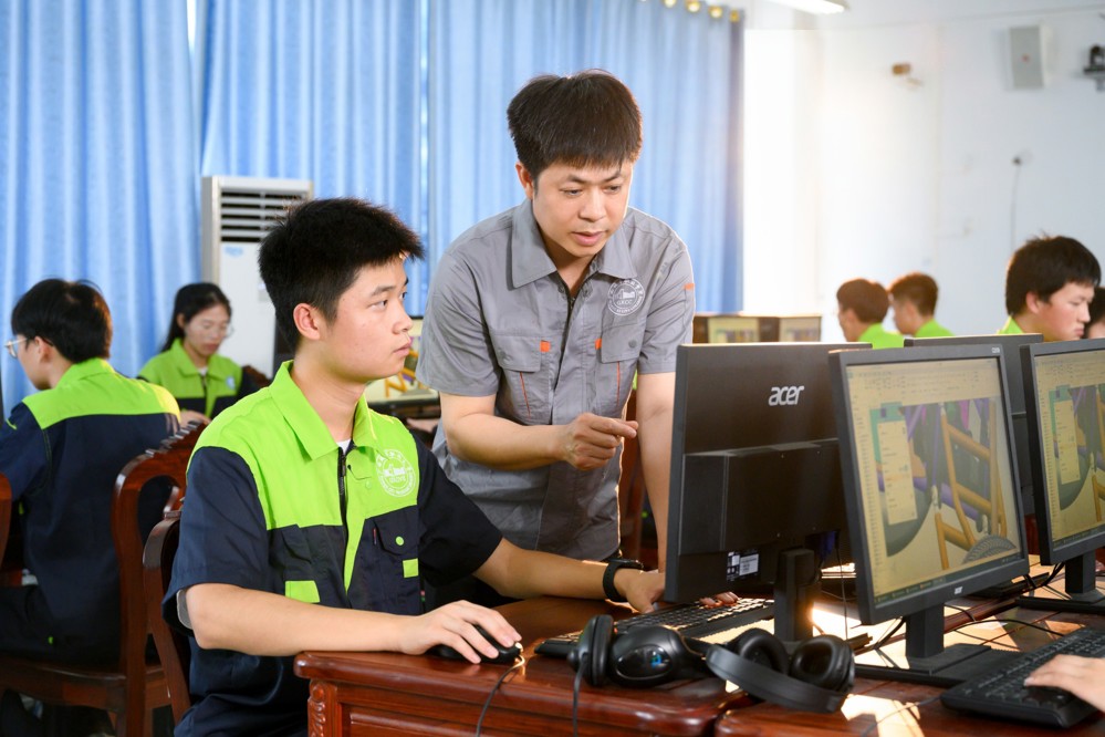 汽车专业综合机房