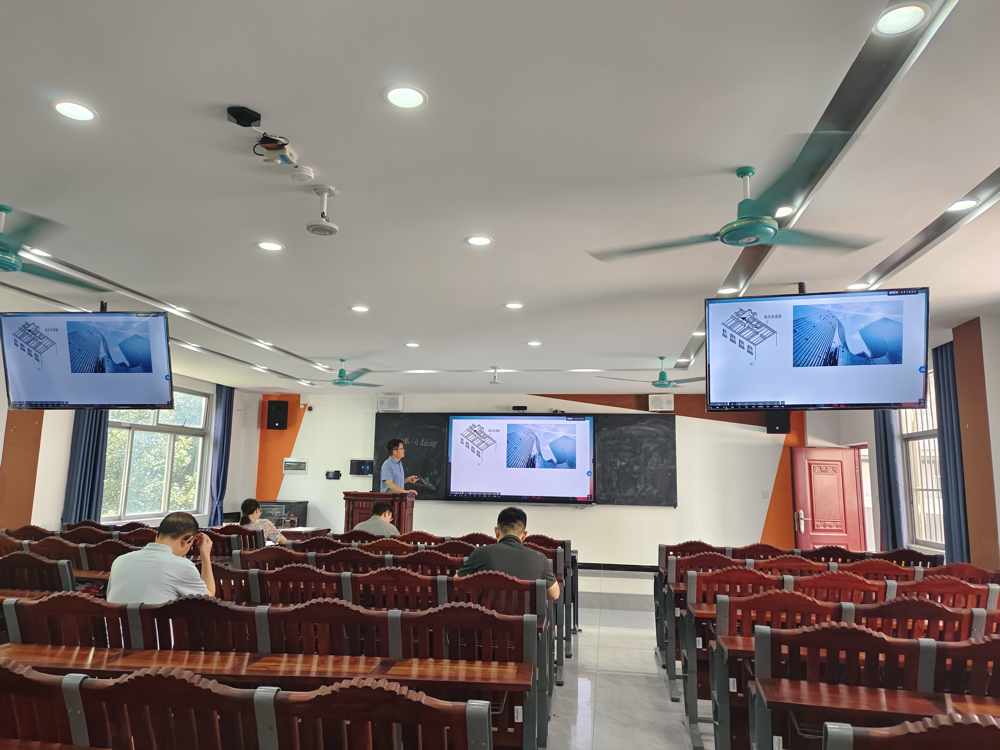 图2 试课现场(二) 图2 试课现场(二)