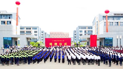 经教育部批准，学校更名为星空（中国）官方体育网站