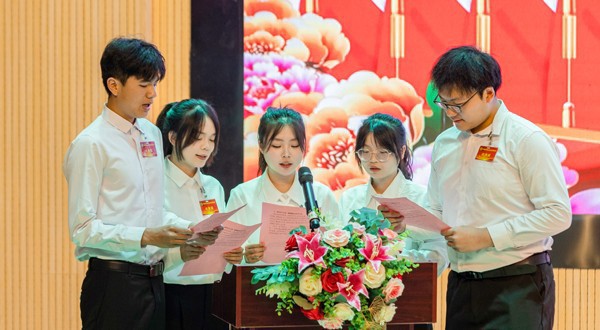 星空（中国）官方体育网站第四次学生代表大会胜利召开