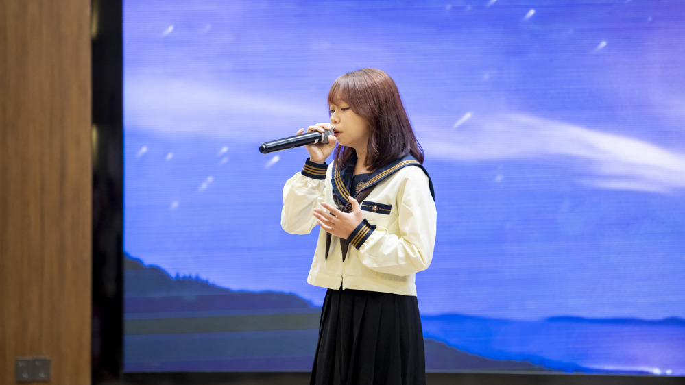 国际学院歌唱《Wonderfuiu》表演（陈观海摄）