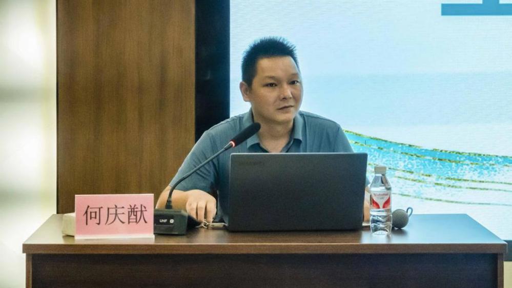 C:/Users/TR/Desktop/JPEG/何庆献老师在讲座(陈劲 摄).jpg何庆献老师在讲座(陈劲 摄)