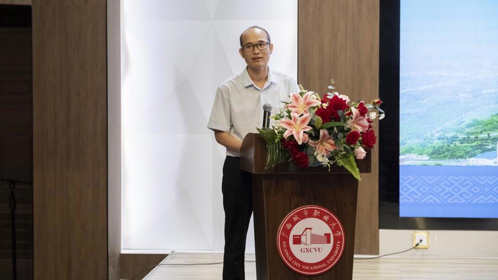 代表发言2(刘春玫摄)