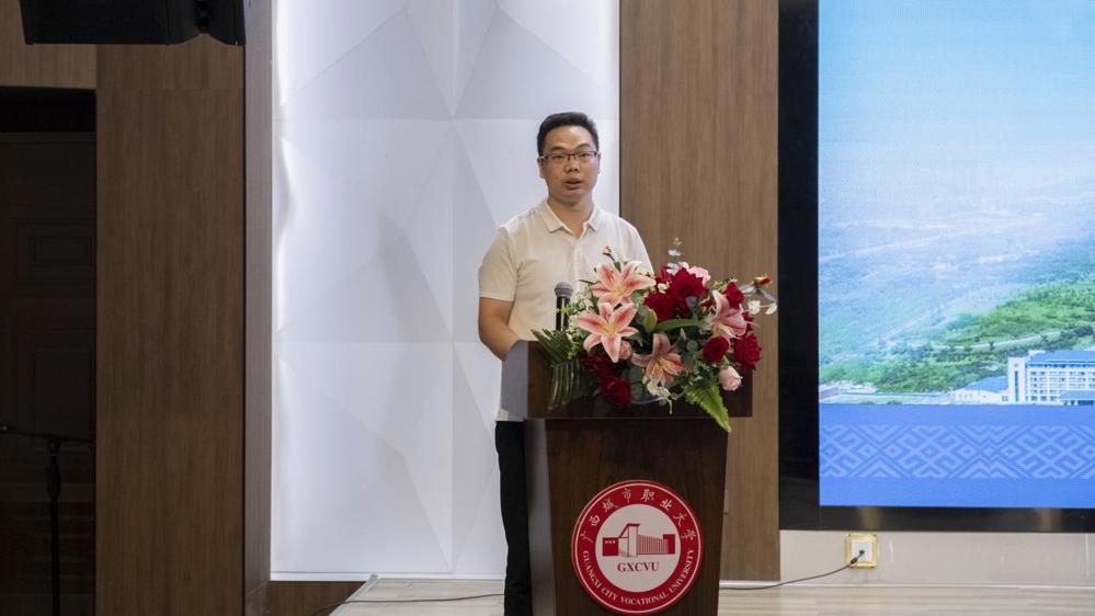 代表发言1(刘春玫摄)