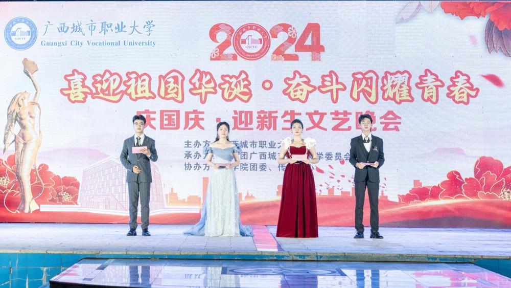 主持人合影(黄承旺摄) (1)