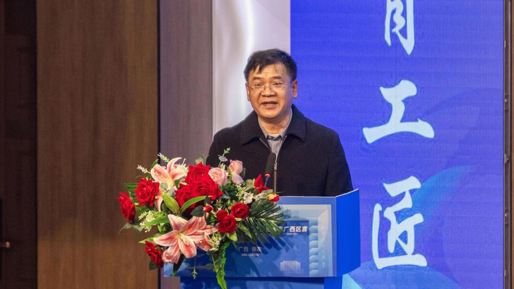 高职二组评委老师特写(左翊摄)_2