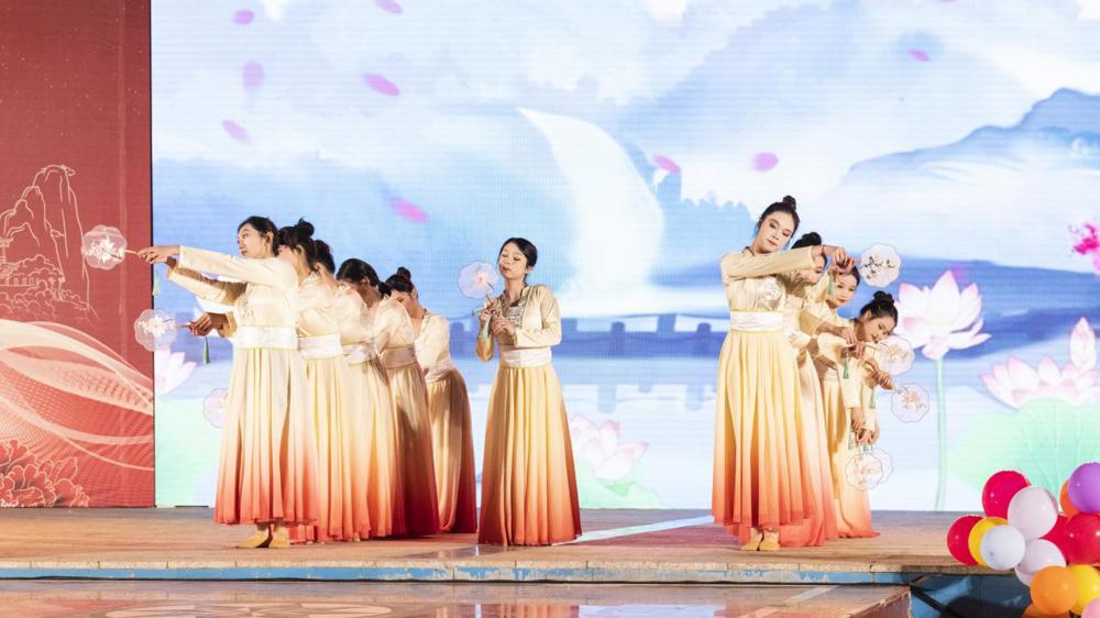 《清庭月云》(左翊摄)