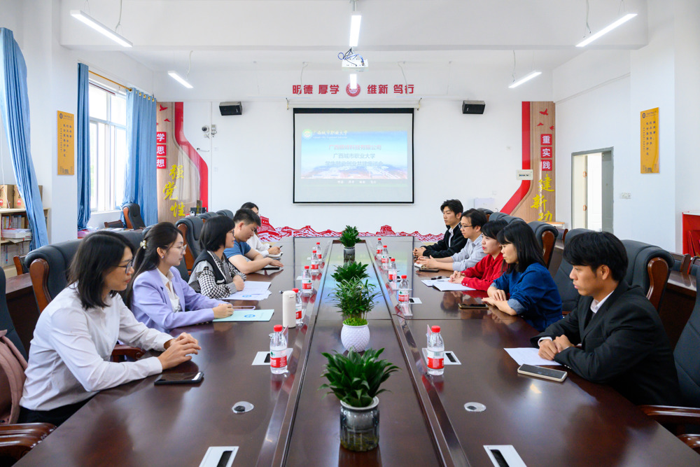 双方代表交流中