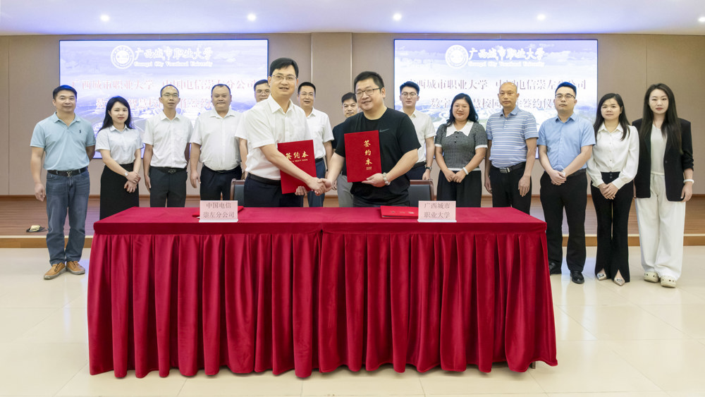 双方签约合照（覃若彤摄） (7) 拷贝