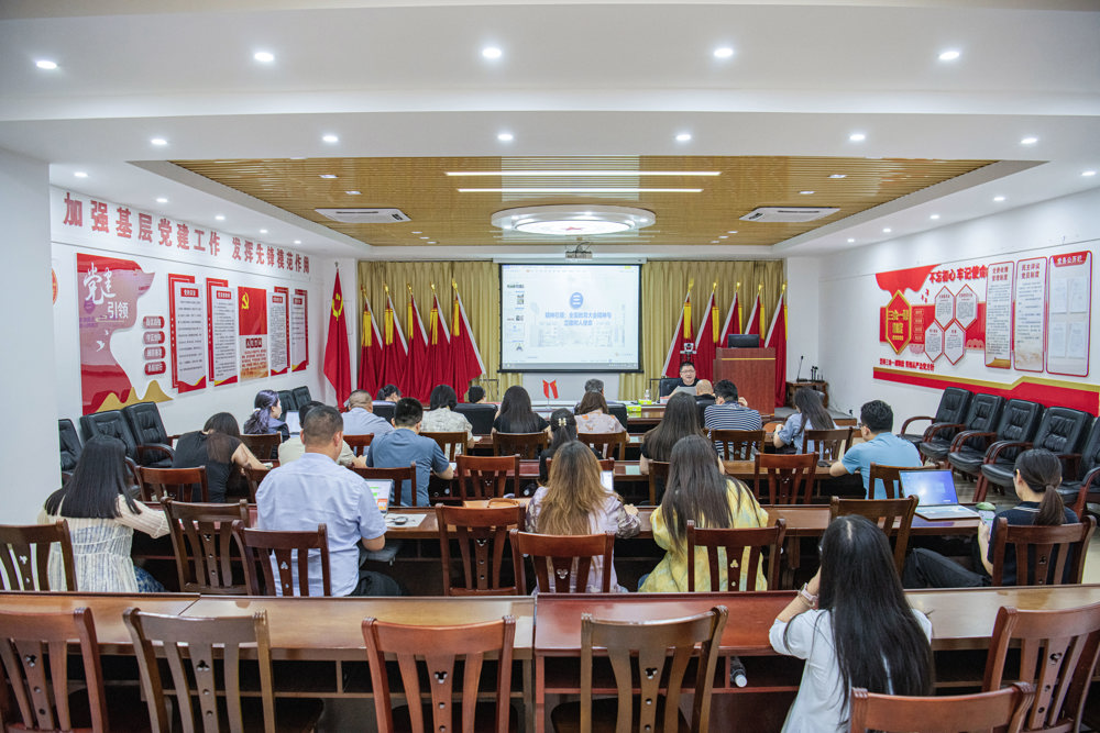领导干部素质能力提升培训大景 吴思洋摄.
