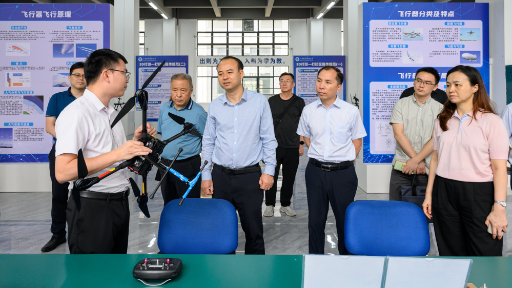 自治区政研室到我校调研低空经济，共商赋能地方经济新路径