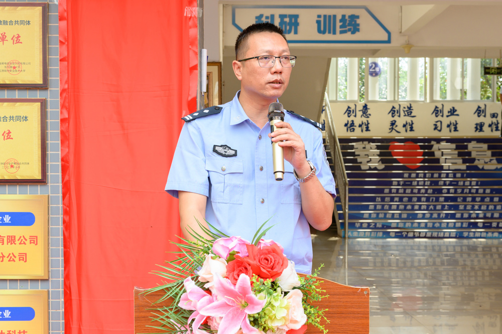 江州分局党委书记、局长陆江锐发言