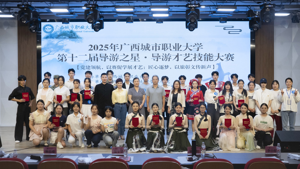 选手与老师们合影_2