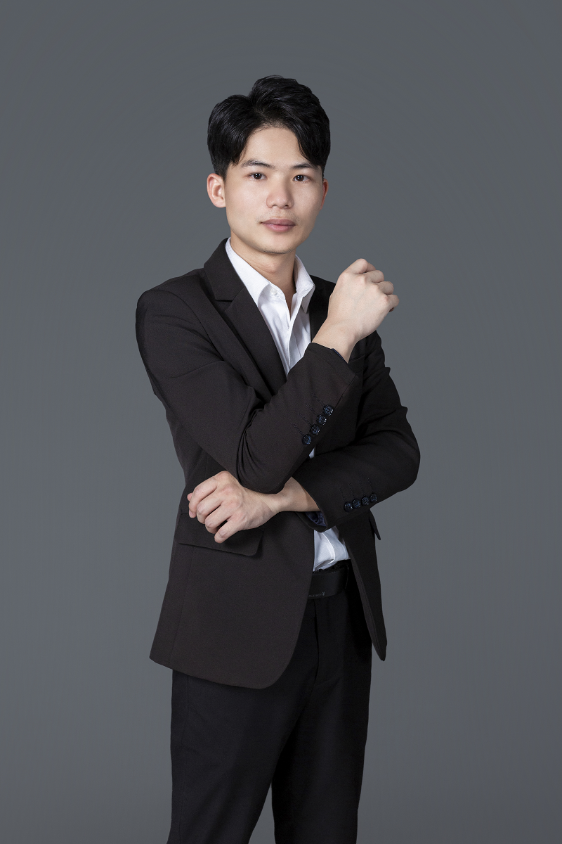 唐诗钦    摄影专任教师